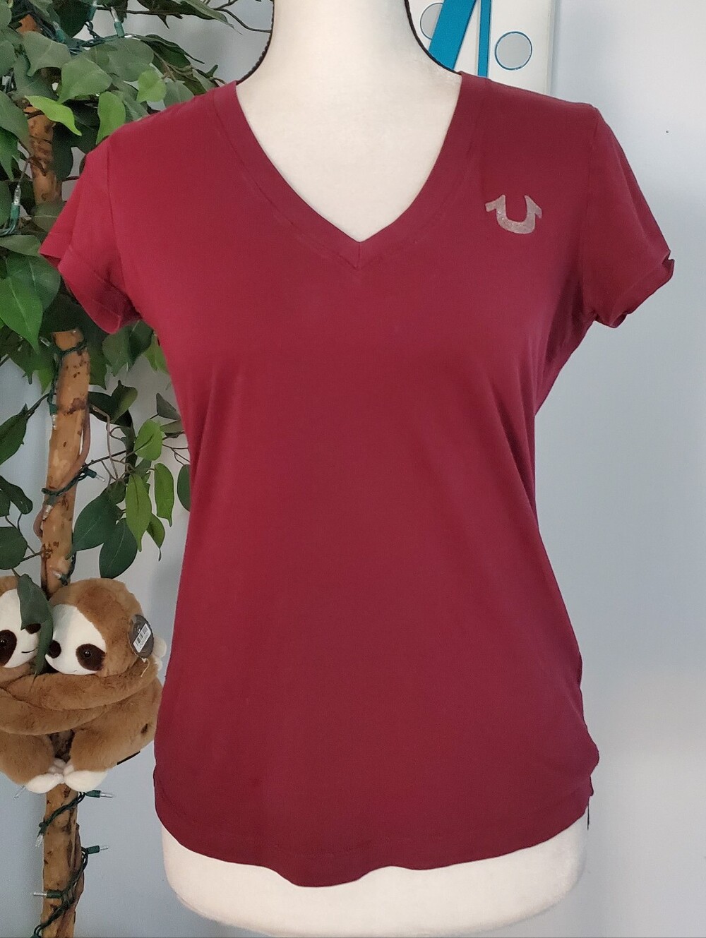 TRUE RELIGION Glitter Logo Fitted V-Neck Tee S